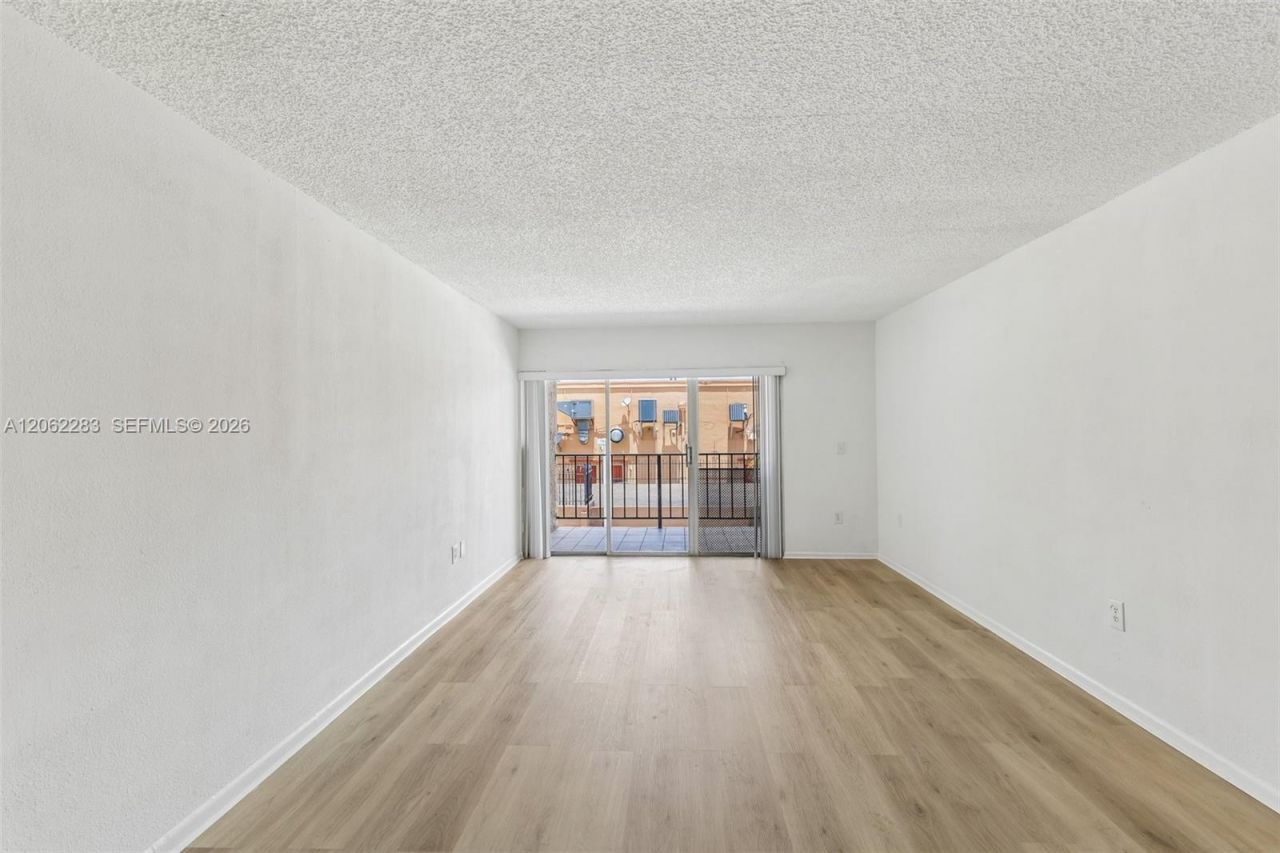 1900 W 68th St , Unit B203, Hialeah, FL 33014 Photo