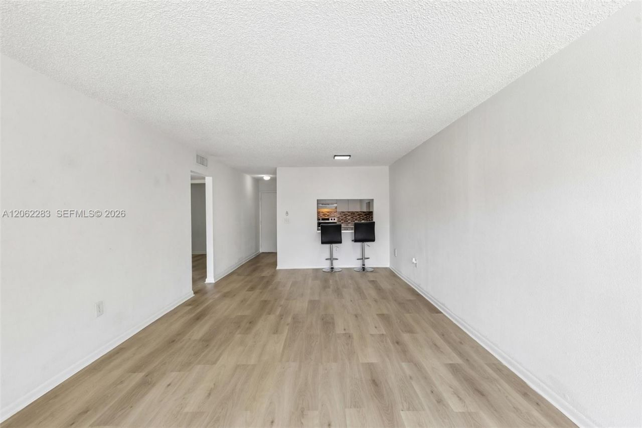 1900 W 68th St , Unit B203, Hialeah, FL 33014 Photo