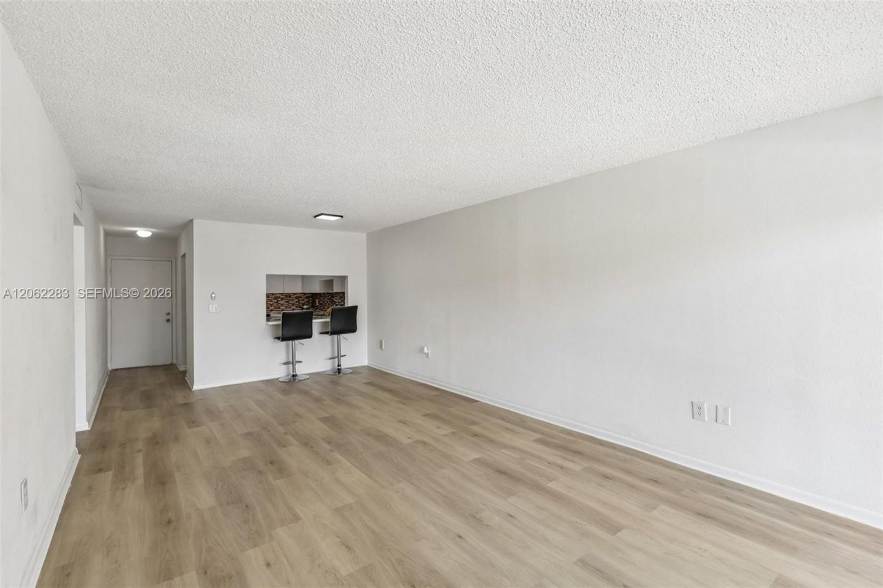 1900 W 68th St , Unit B203, Hialeah, FL 33014 Photo