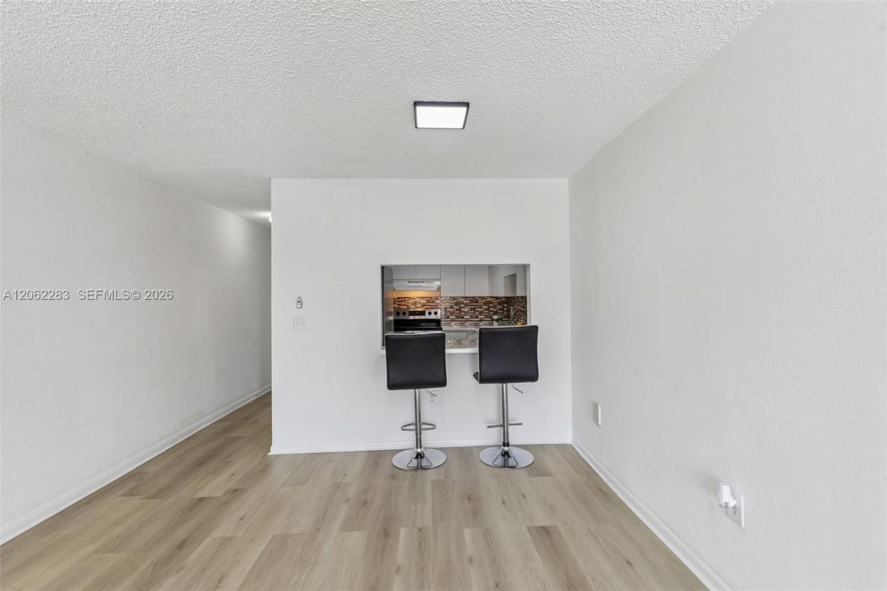 1900 W 68th St , Unit B203, Hialeah, FL 33014 Photo