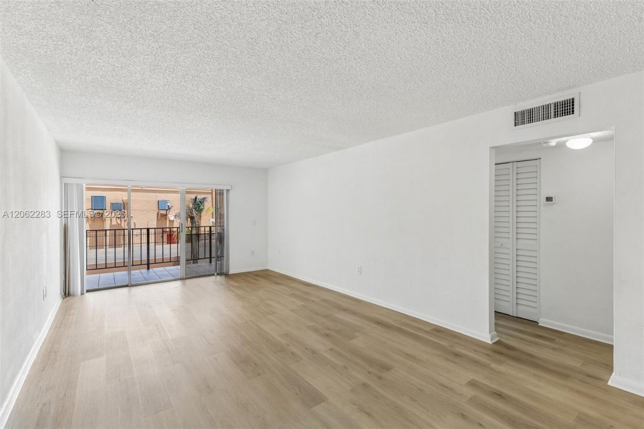 1900 W 68th St , Unit B203, Hialeah, FL 33014 Photo