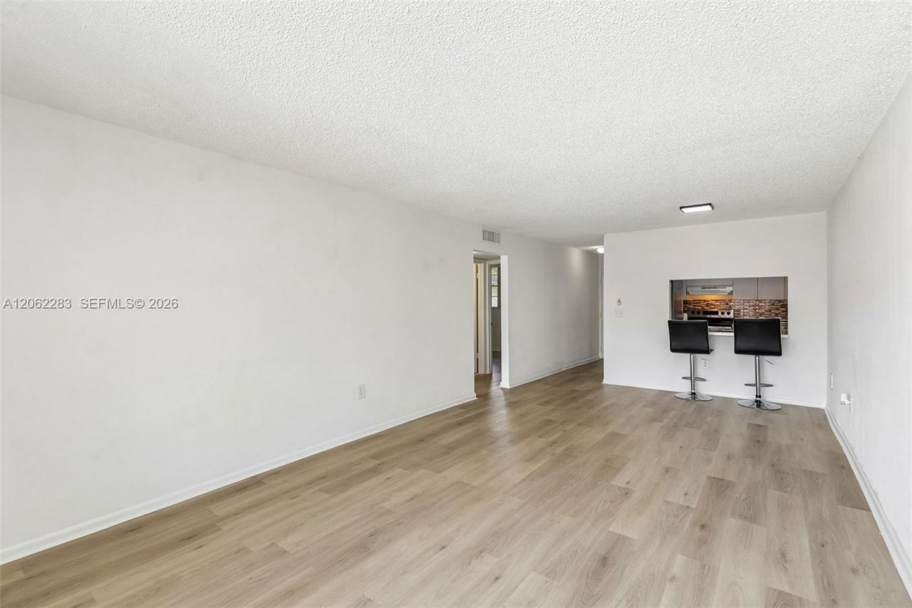 1900 W 68th St , Unit B203, Hialeah, FL 33014 Photo