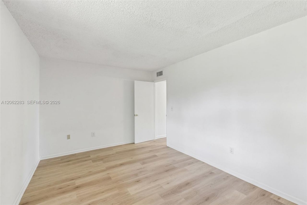 1900 W 68th St , Unit B203, Hialeah, FL 33014 Photo