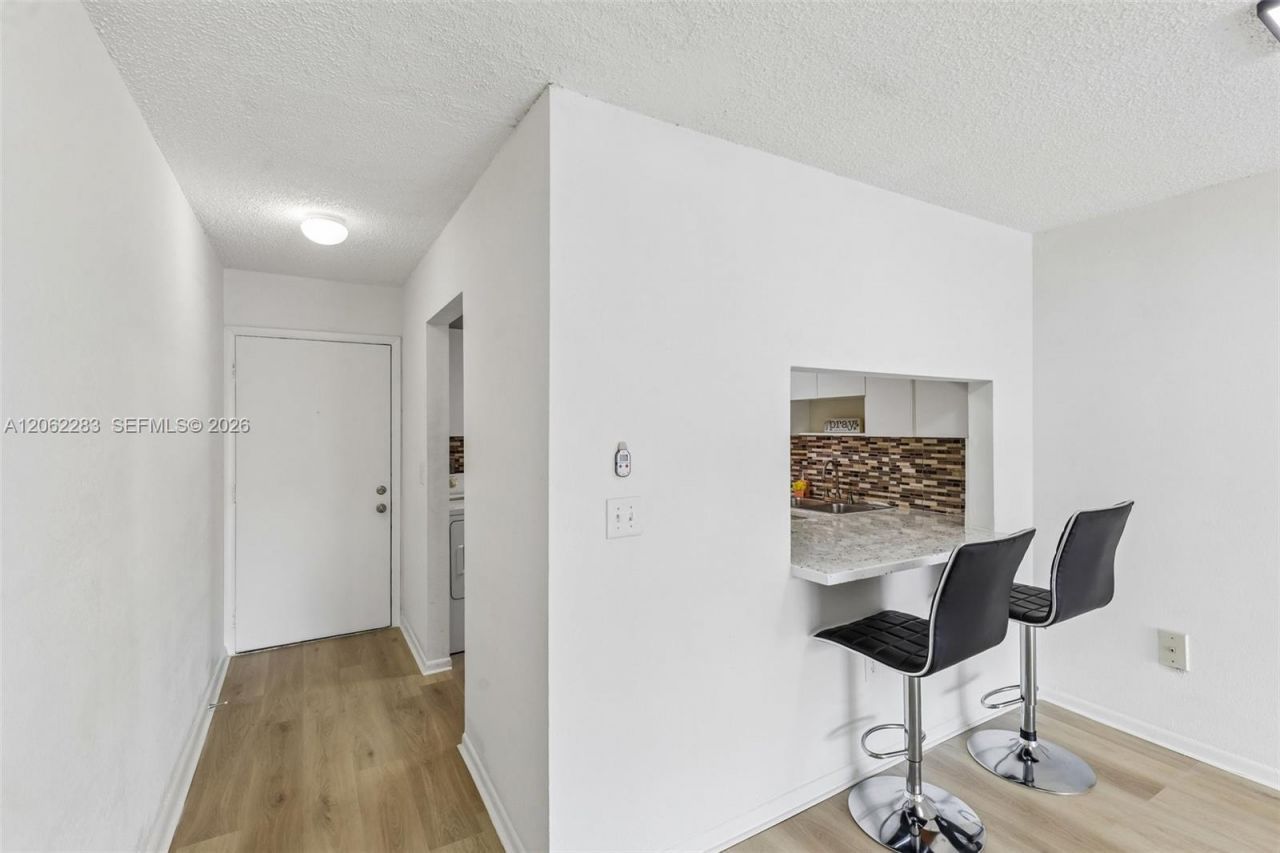 1900 W 68th St , Unit B203, Hialeah, FL 33014 Photo