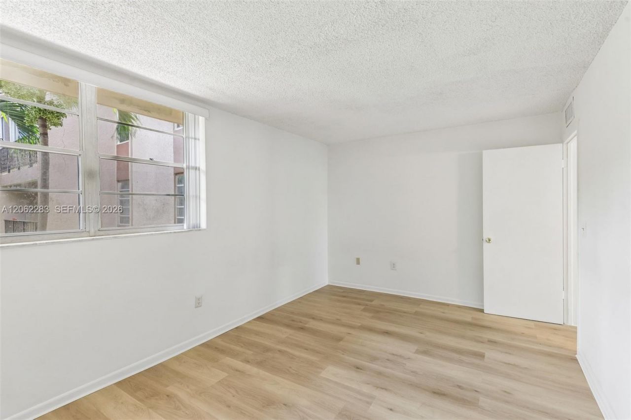1900 W 68th St , Unit B203, Hialeah, FL 33014 Photo
