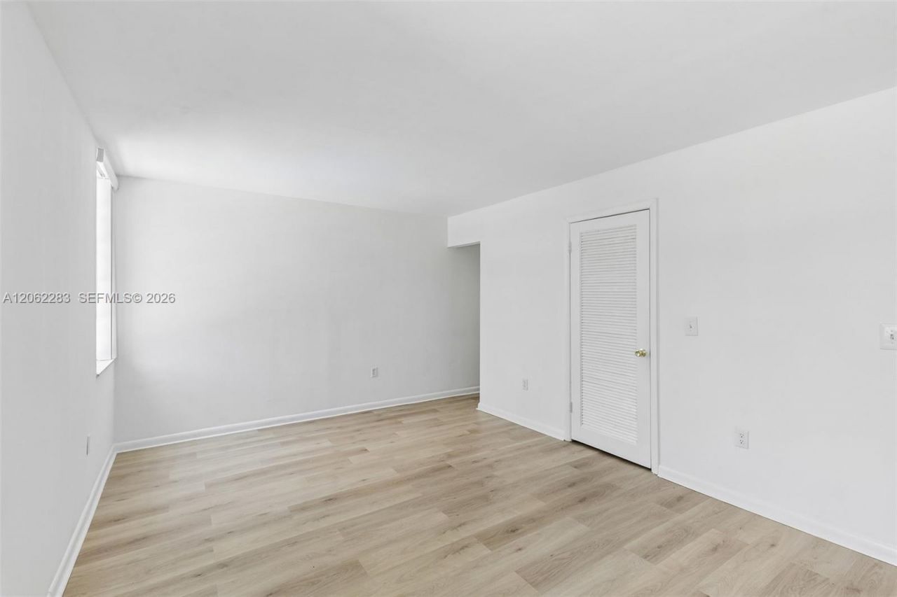 1900 W 68th St , Unit B203, Hialeah, FL 33014 Photo