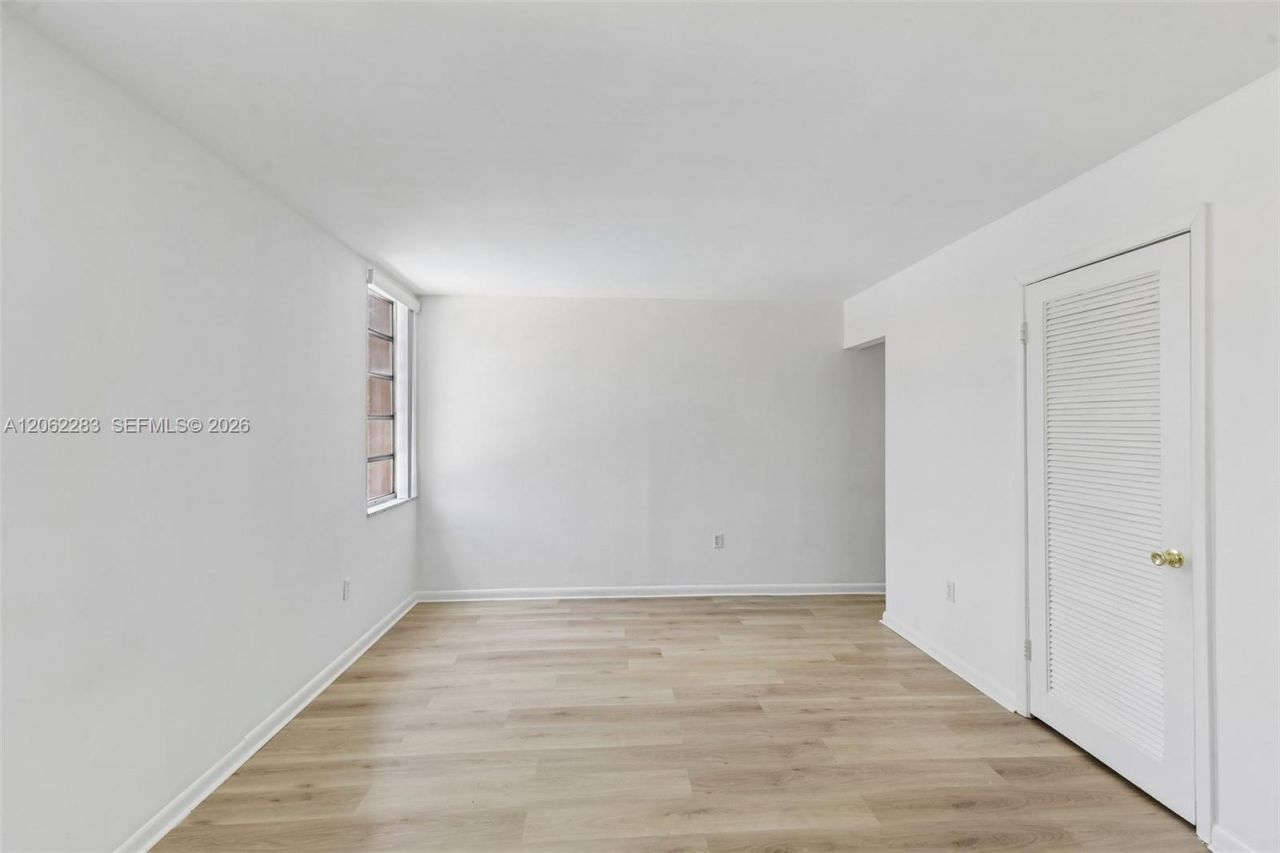 1900 W 68th St , Unit B203, Hialeah, FL 33014 Photo