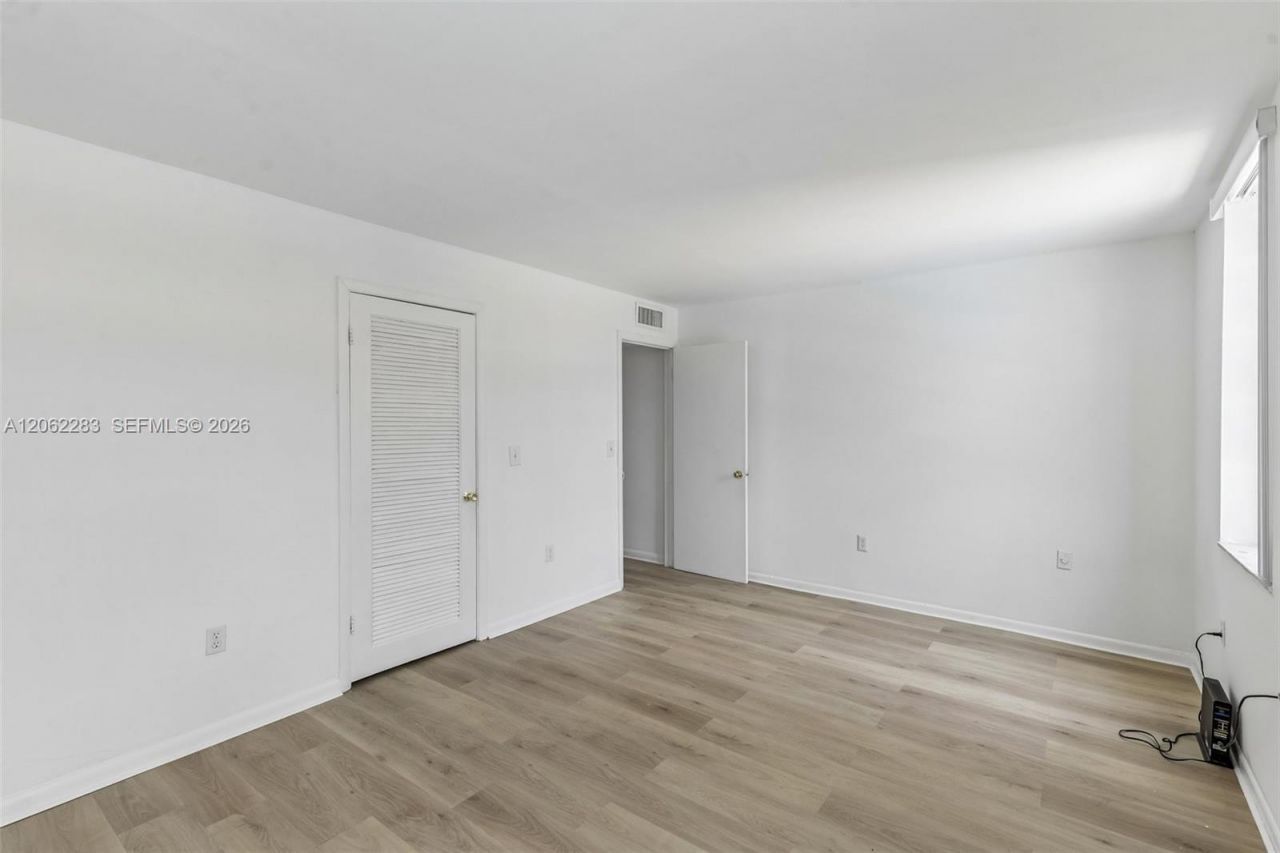 1900 W 68th St , Unit B203, Hialeah, FL 33014 Photo