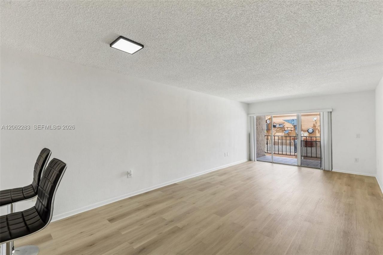 1900 W 68th St , Unit B203, Hialeah, FL 33014 Photo