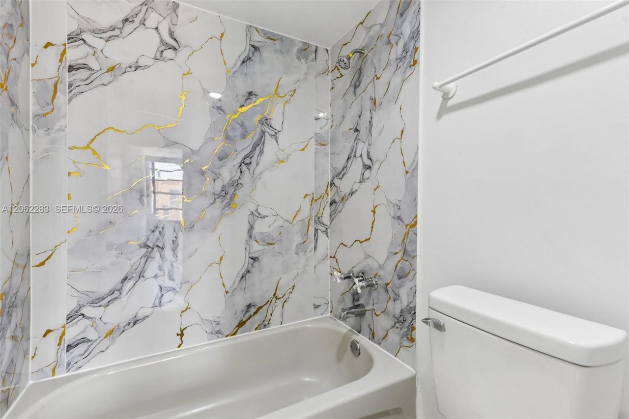 1900 W 68th St , Unit B203, Hialeah, FL 33014 Photo