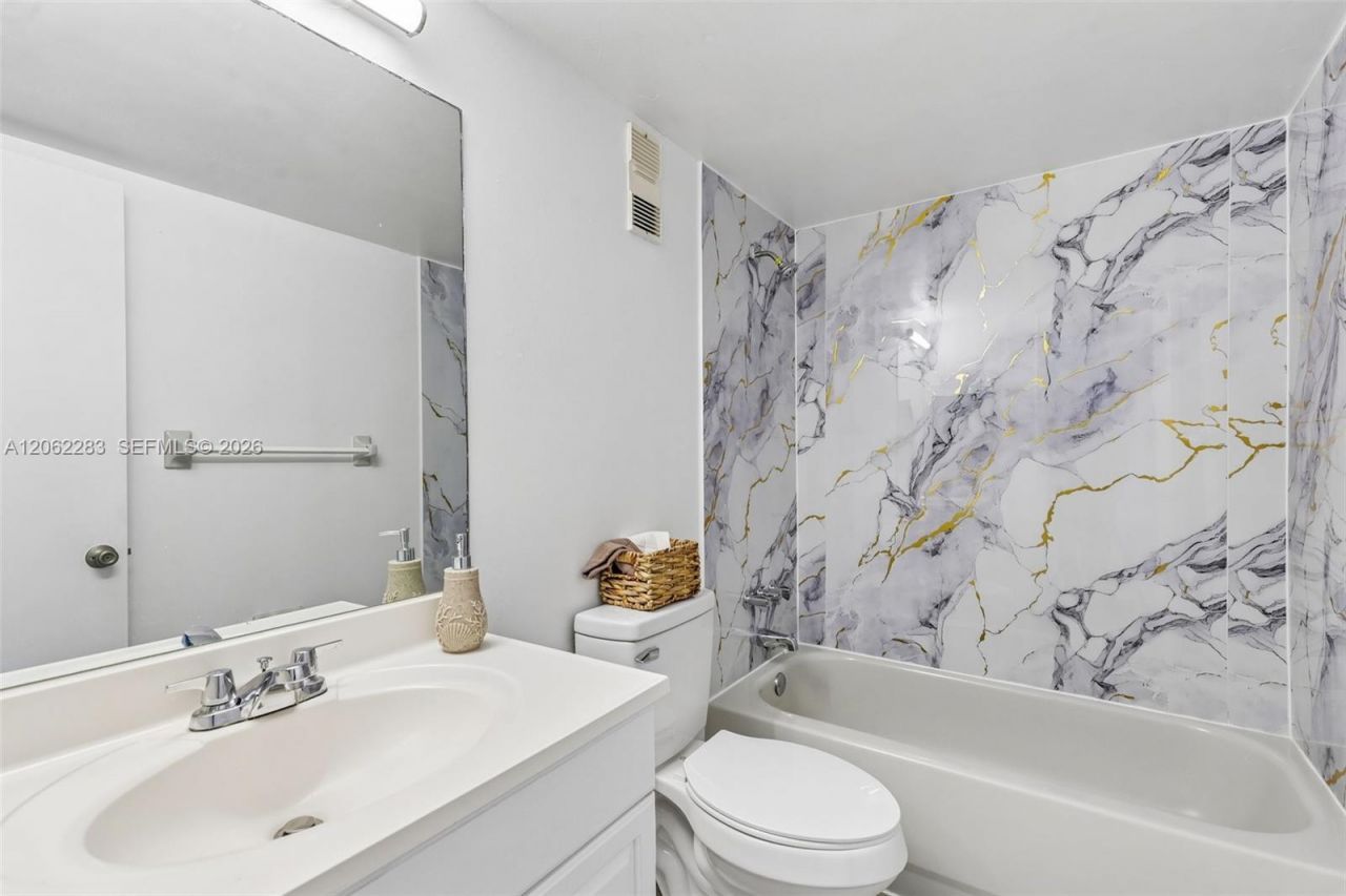 1900 W 68th St , Unit B203, Hialeah, FL 33014 Photo