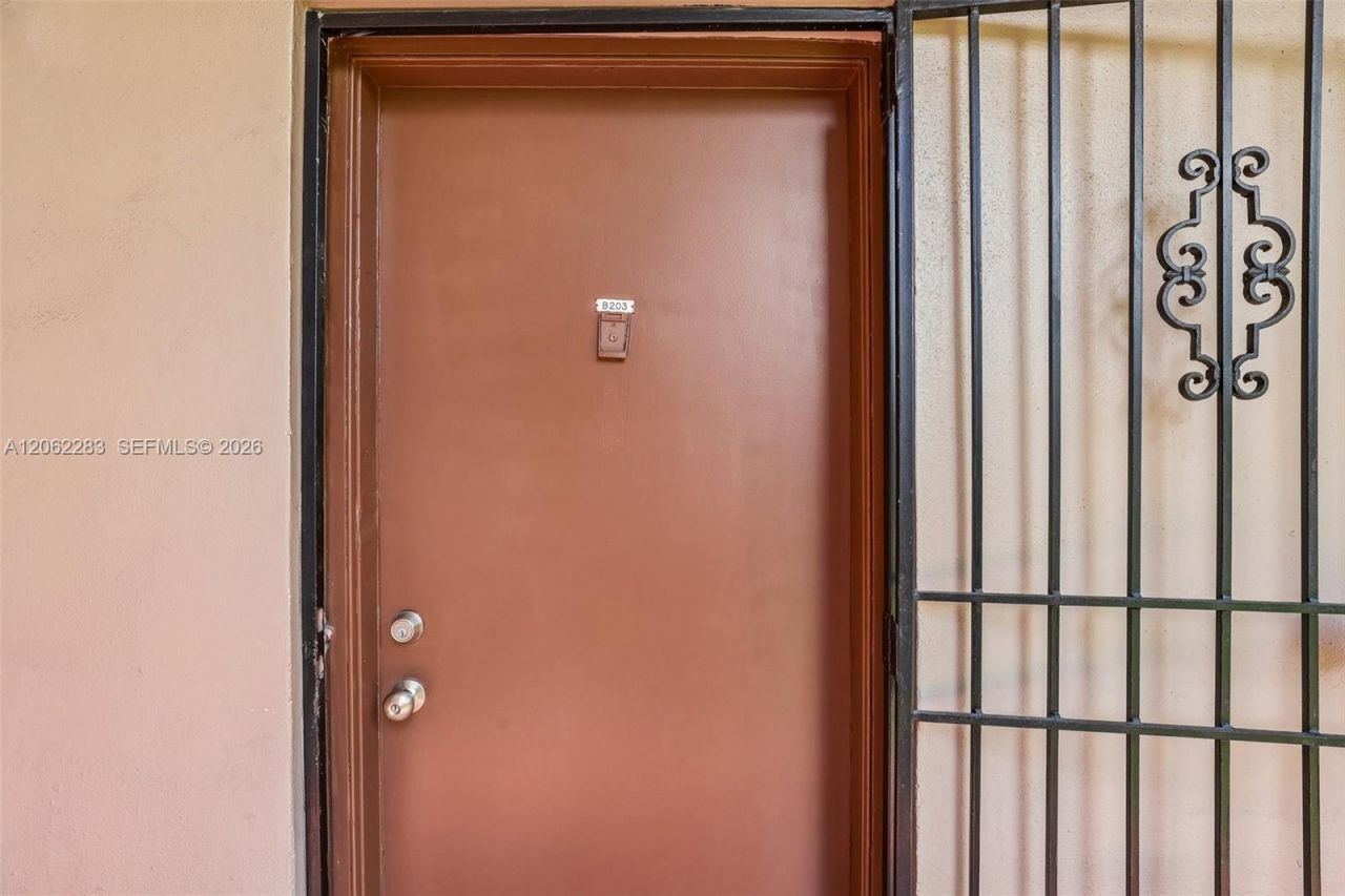 1900 W 68th St , Unit B203, Hialeah, FL 33014 Photo