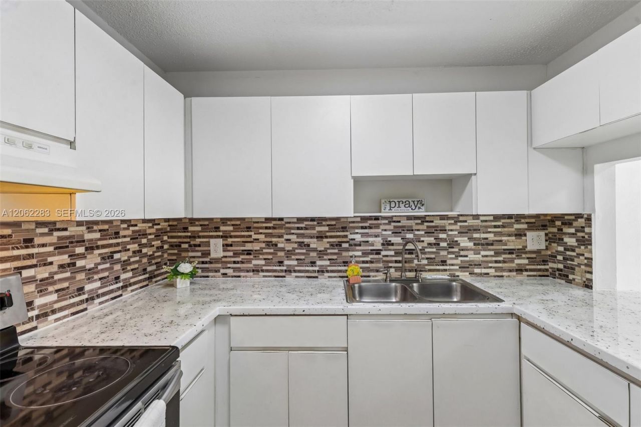 1900 W 68th St , Unit B203, Hialeah, FL 33014 Photo