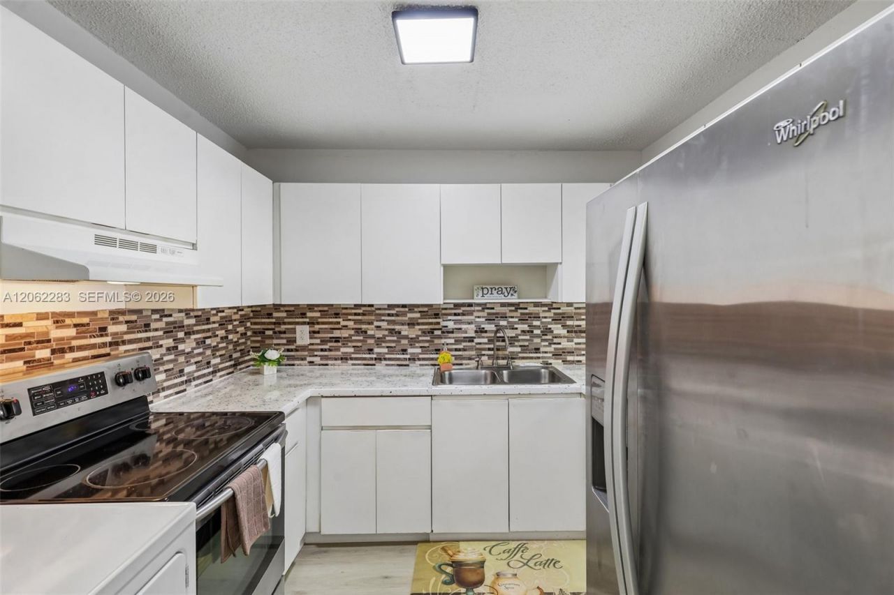 1900 W 68th St , Unit B203, Hialeah, FL 33014 Photo