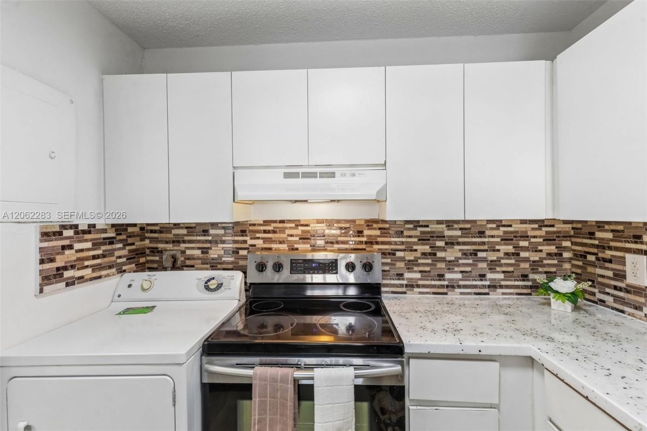 1900 W 68th St , Unit B203, Hialeah, FL 33014 Photo