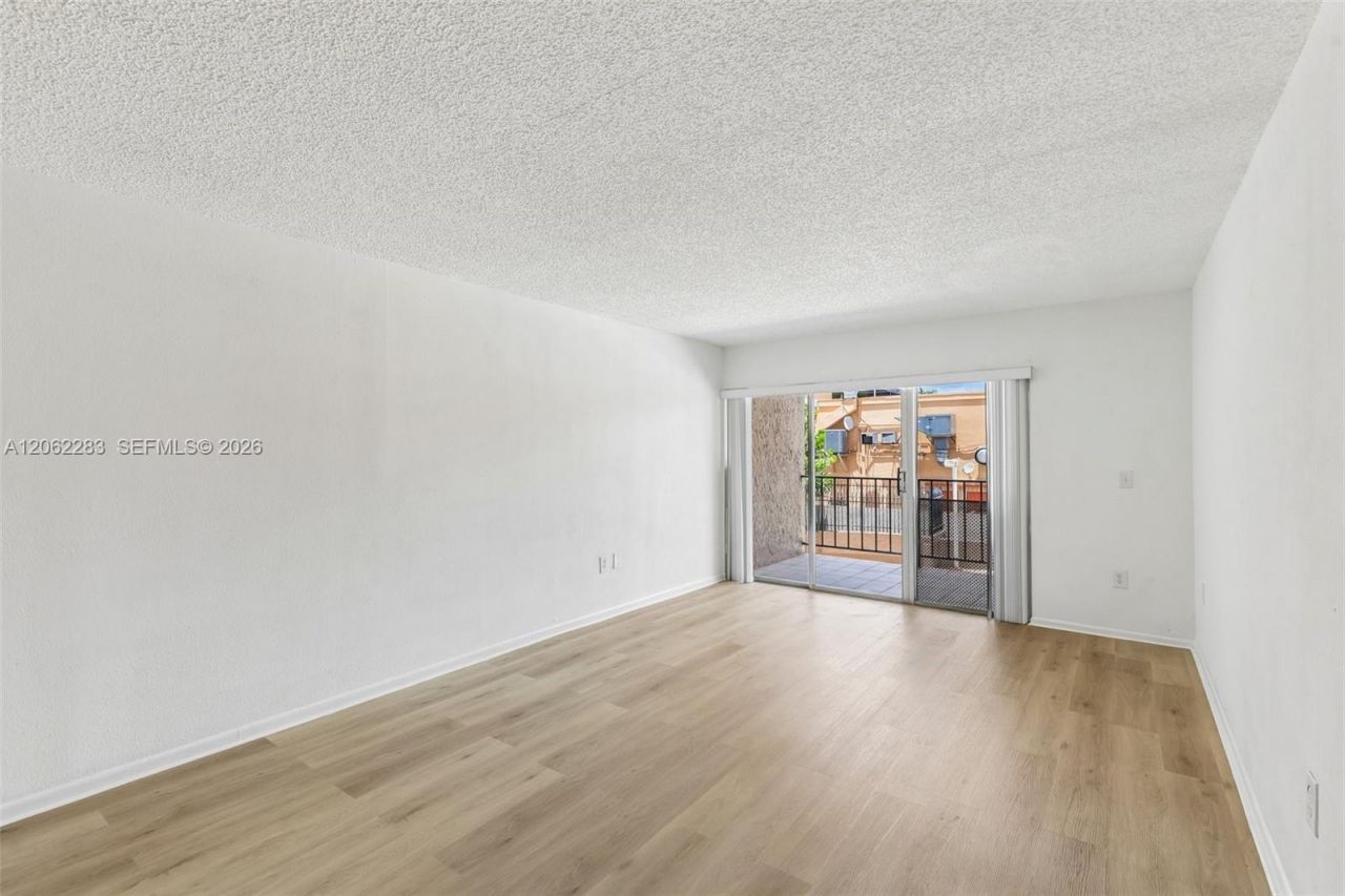 1900 W 68th St , Unit B203, Hialeah, FL 33014 Photo
