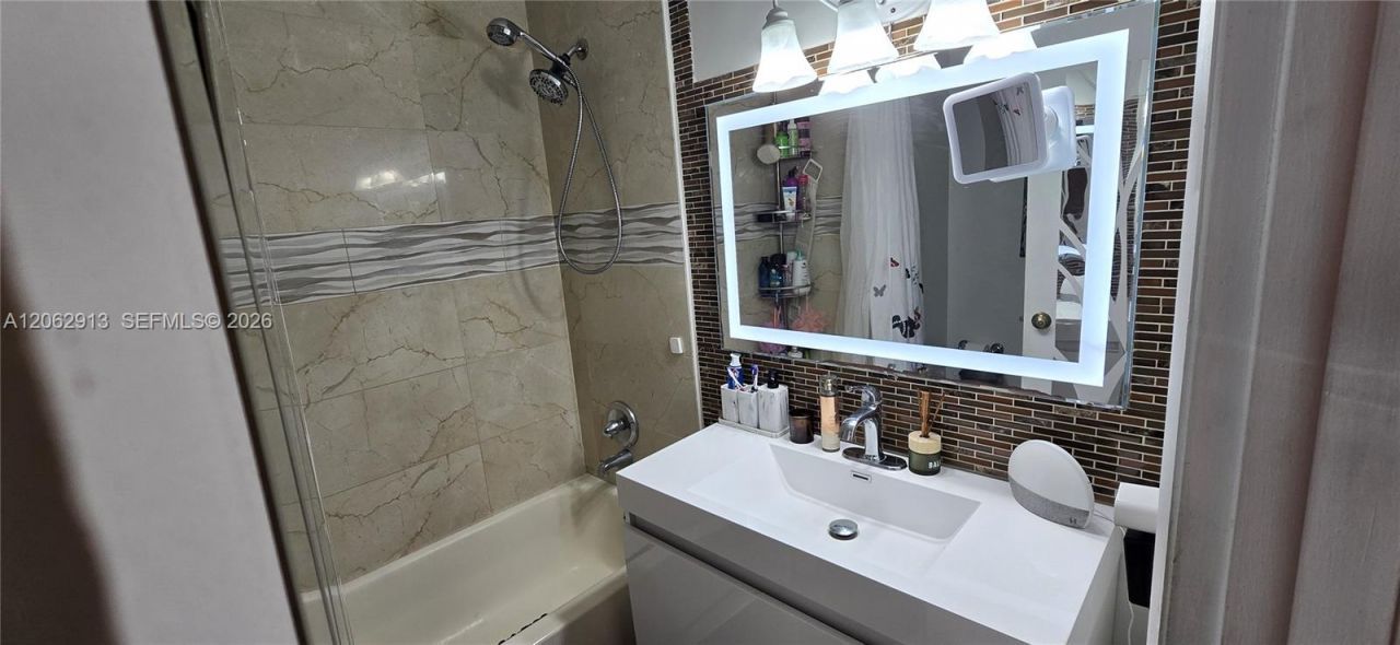 1345 W 41st St, Unit 6, Hialeah, FL 33012 Photo