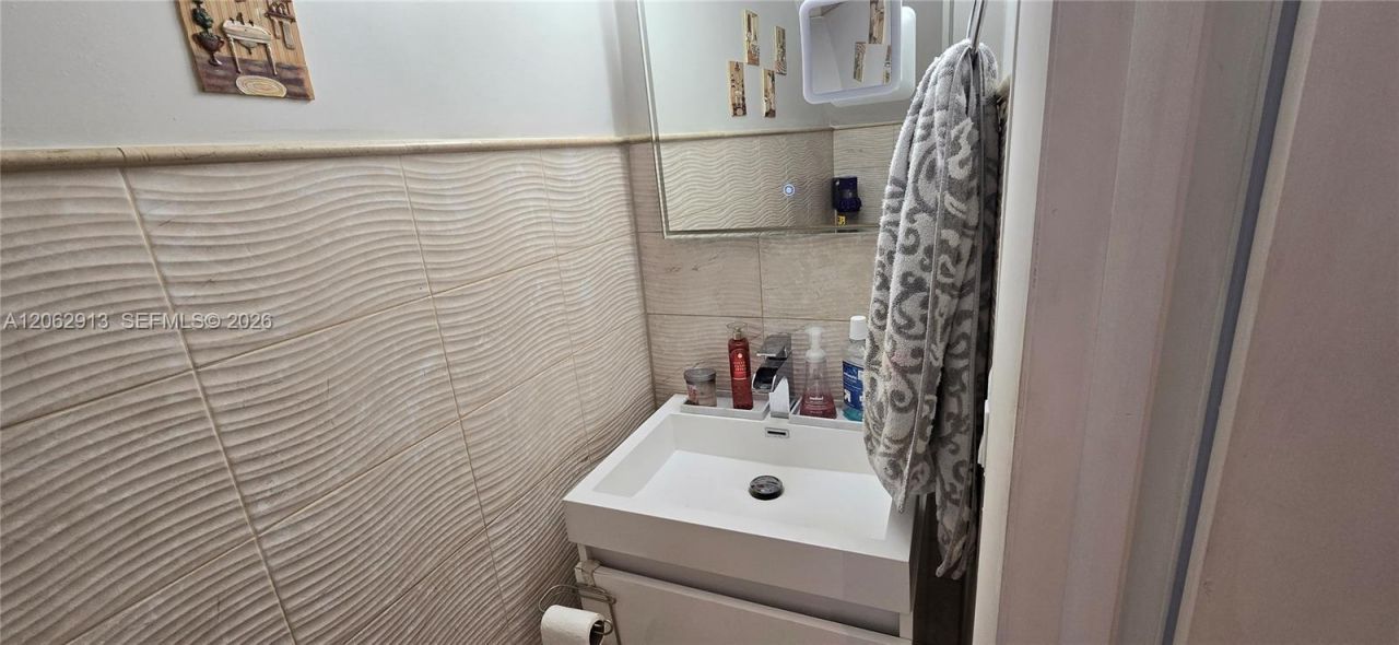 1345 W 41st St, Unit 6, Hialeah, FL 33012 Photo