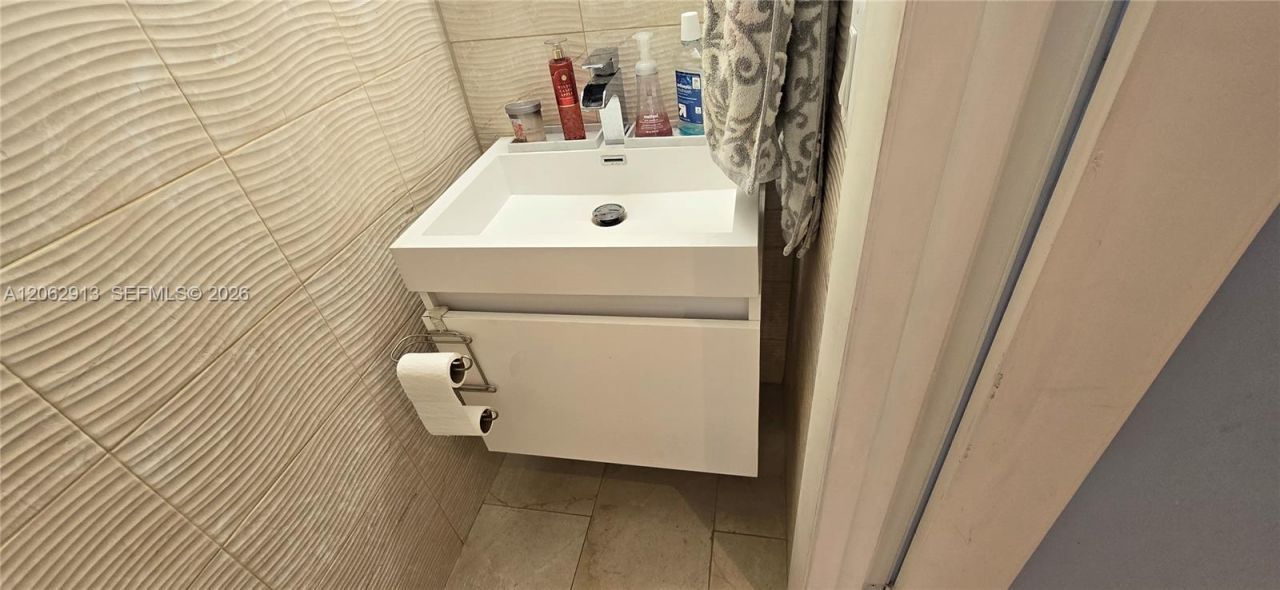 1345 W 41st St, Unit 6, Hialeah, FL 33012 Photo