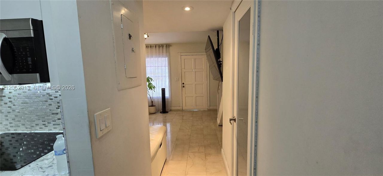 1345 W 41st St, Unit 6, Hialeah, FL 33012 Photo