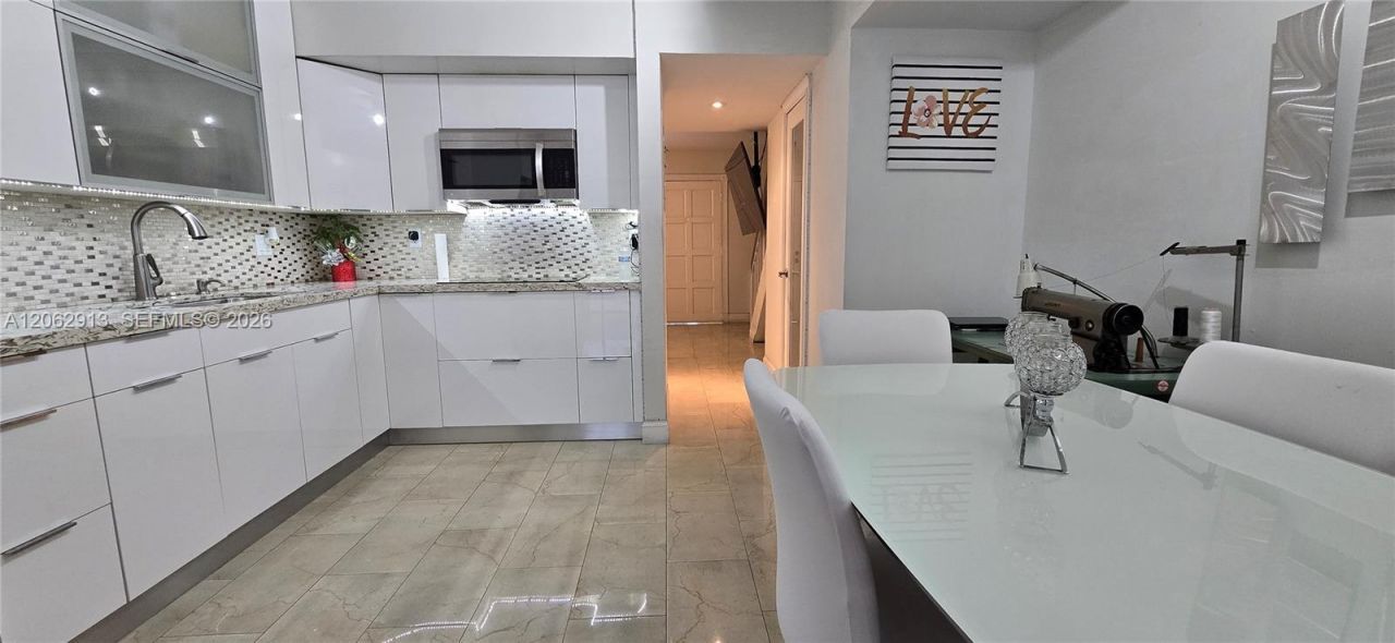 1345 W 41st St, Unit 6, Hialeah, FL 33012 Photo