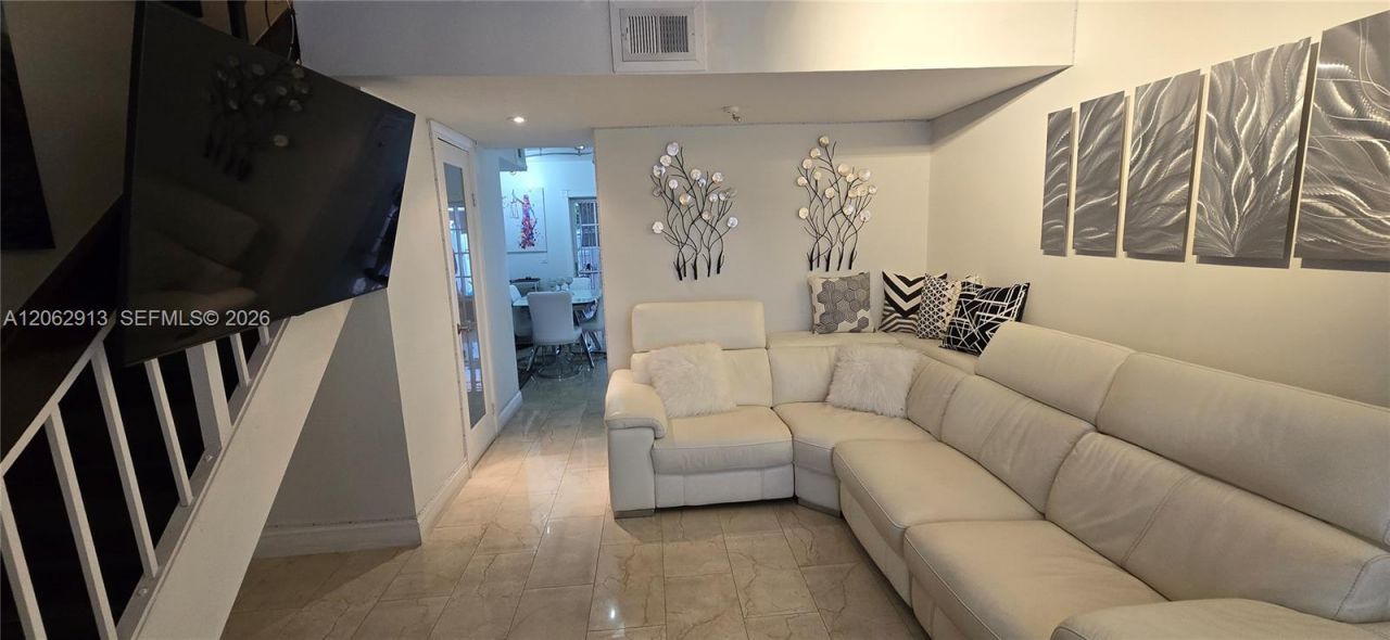 1345 W 41st St, Unit 6, Hialeah, FL 33012 Photo