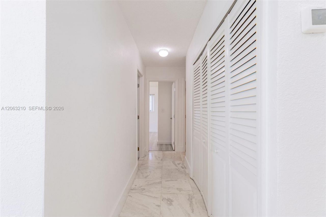 18150 NW 82nd Ave, Hialeah, FL 33015 Photo