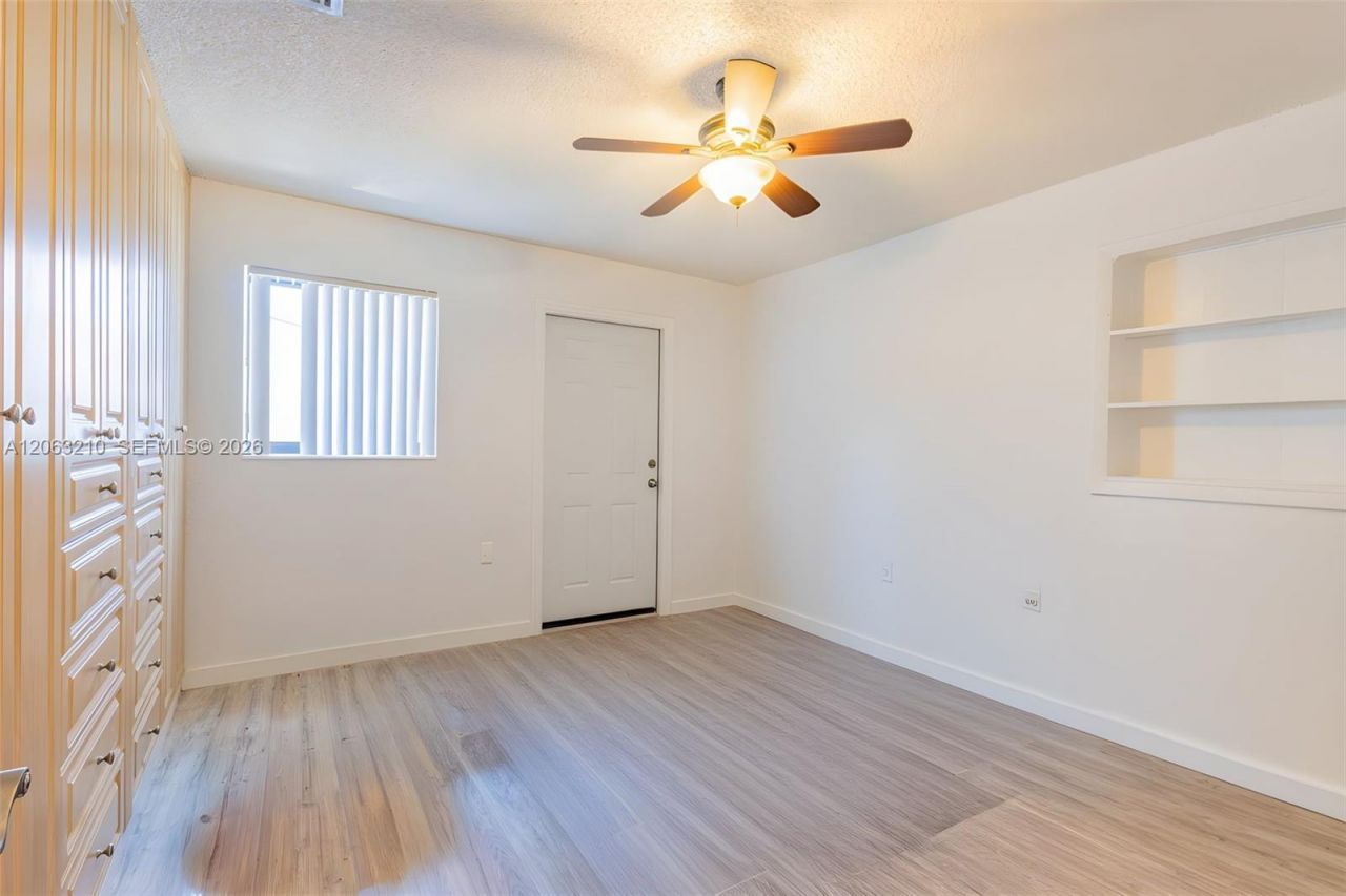 18150 NW 82nd Ave, Hialeah, FL 33015 Photo