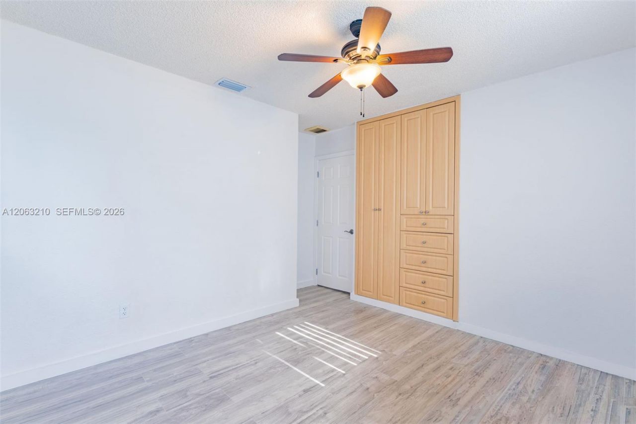 18150 NW 82nd Ave, Hialeah, FL 33015 Photo
