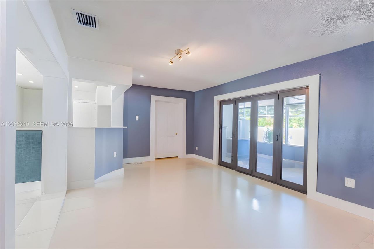 18150 NW 82nd Ave, Hialeah, FL 33015 Photo