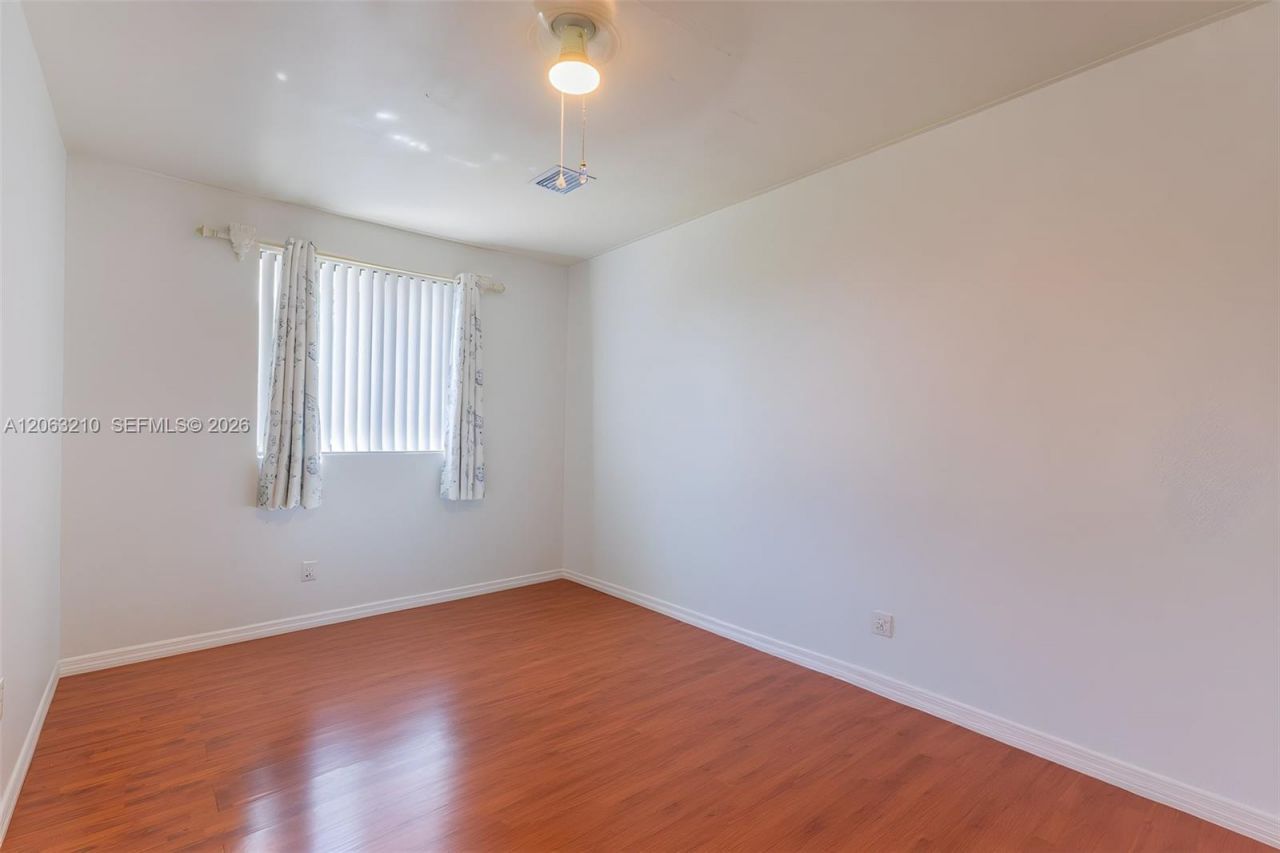 18150 NW 82nd Ave, Hialeah, FL 33015 Photo