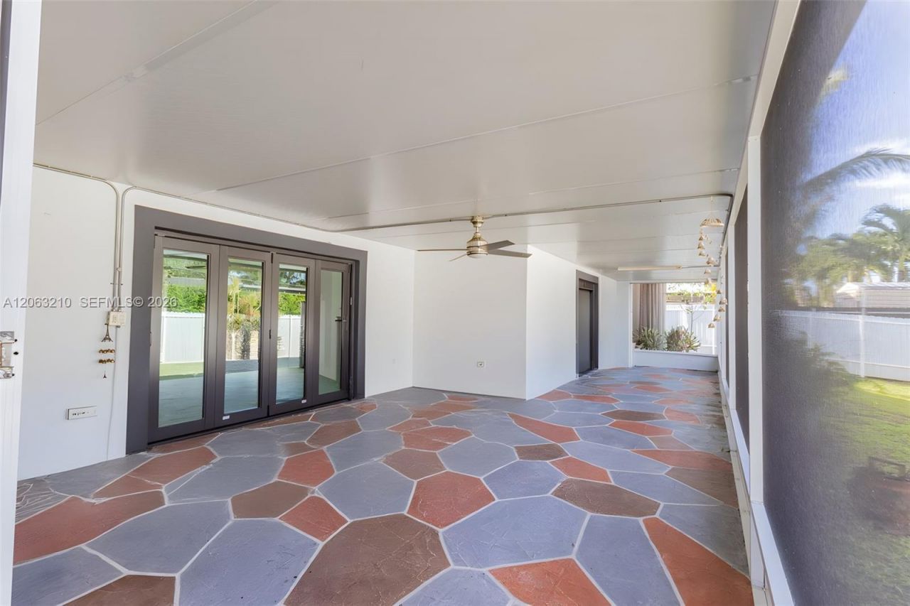 18150 NW 82nd Ave, Hialeah, FL 33015 Photo