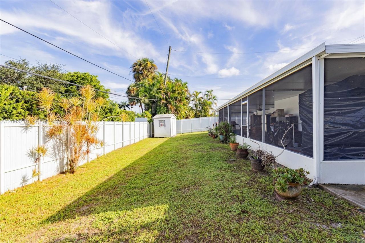 18150 NW 82nd Ave, Hialeah, FL 33015 Photo