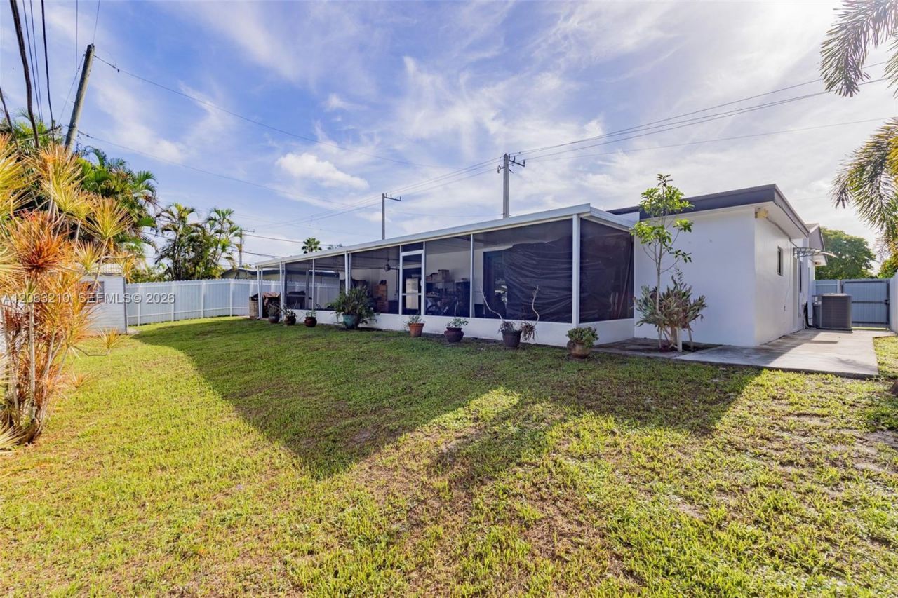 18150 NW 82nd Ave, Hialeah, FL 33015 Photo