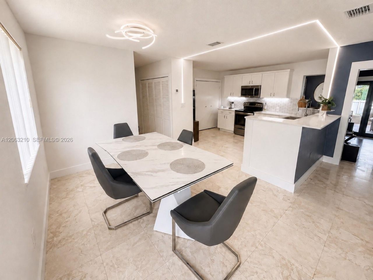 18150 NW 82nd Ave , Hialeah, FL 33015 Photo