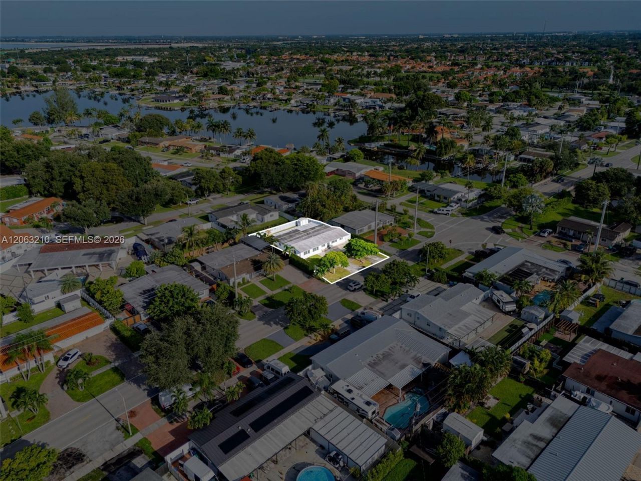 18150 NW 82nd Ave, Hialeah, FL 33015 Photo