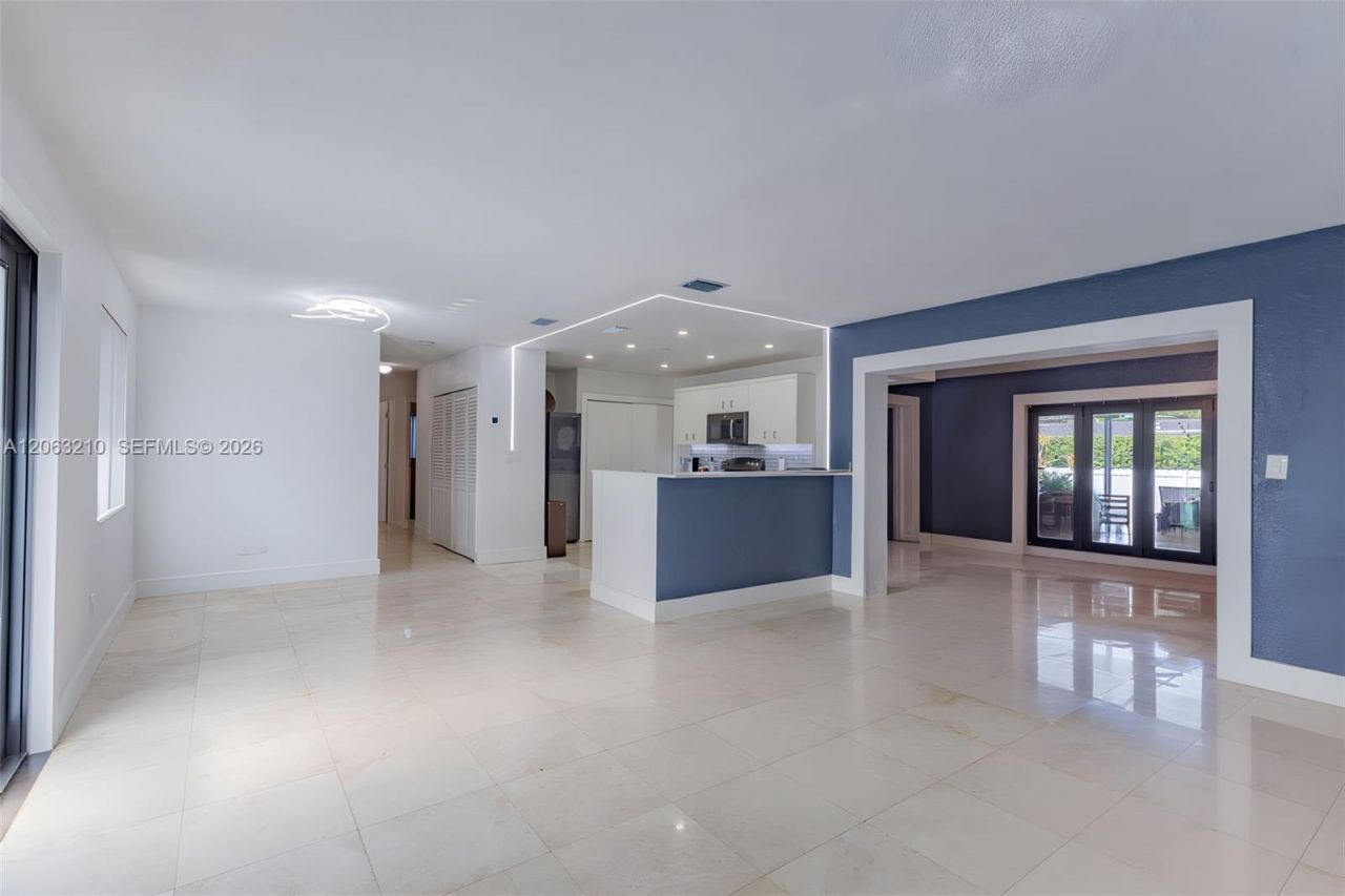 18150 NW 82nd Ave, Hialeah, FL 33015 Photo