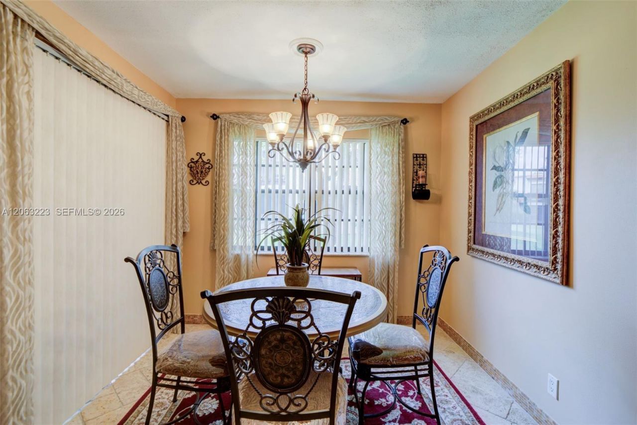 8987 W Sunrise Blvd , Plantation, FL 33322 Photo