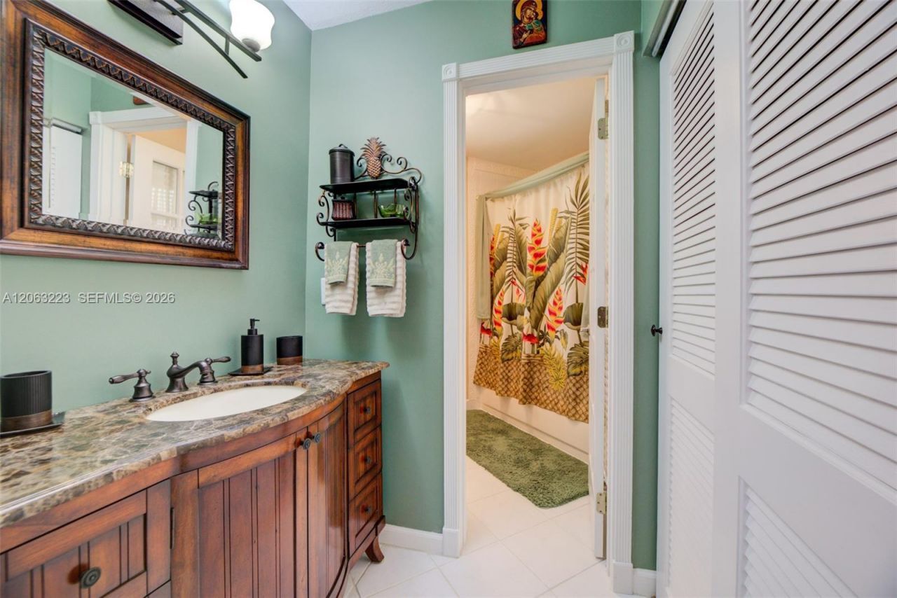 8987 W Sunrise Blvd , Plantation, FL 33322 Photo