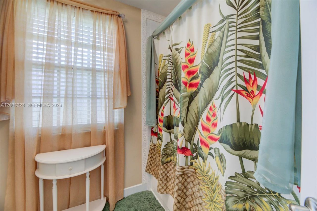 8987 W Sunrise Blvd , Plantation, FL 33322 Photo
