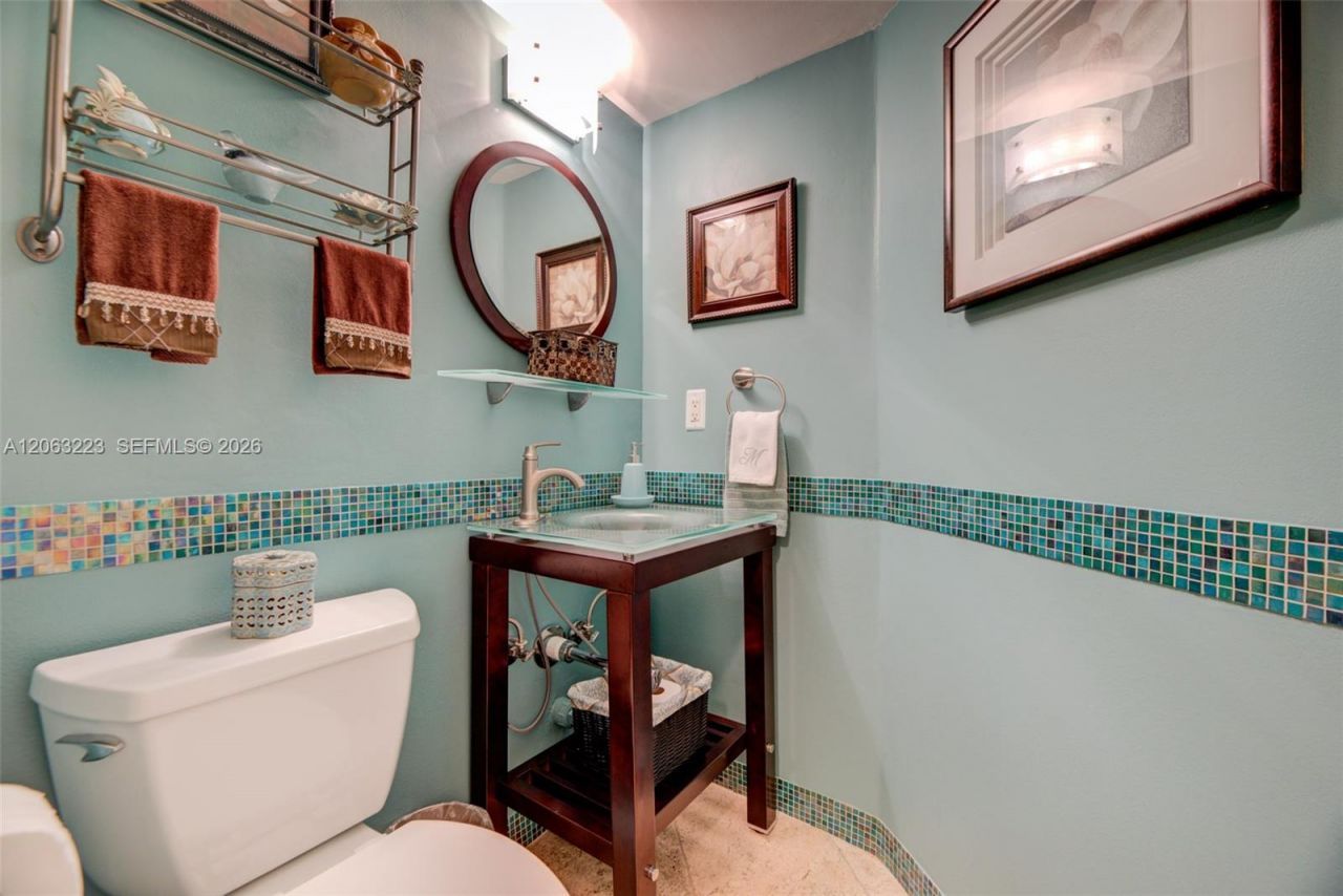 8987 W Sunrise Blvd , Plantation, FL 33322 Photo