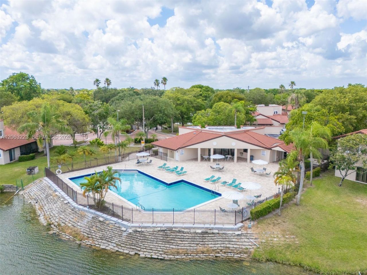 8987 W Sunrise Blvd , Plantation, FL 33322 Photo