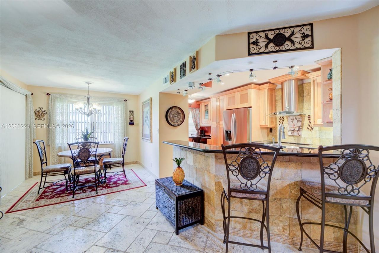 8987 W Sunrise Blvd , Plantation, FL 33322 Photo