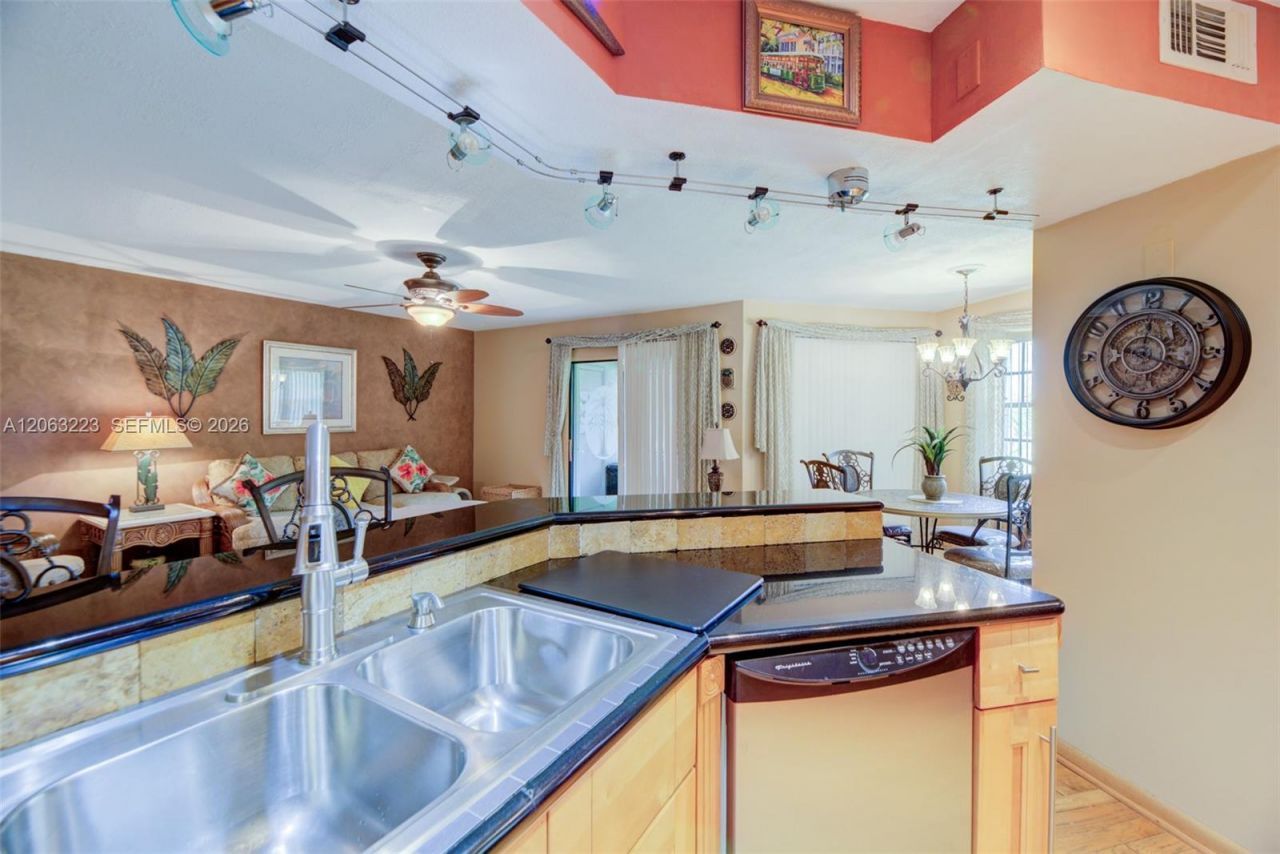 8987 W Sunrise Blvd , Plantation, FL 33322 Photo