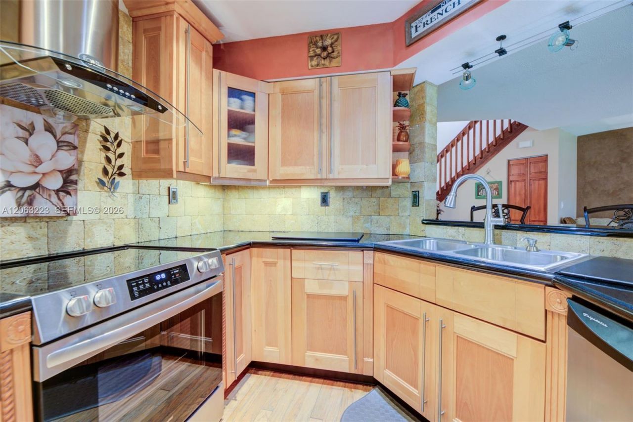 8987 W Sunrise Blvd , Plantation, FL 33322 Photo