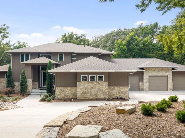 5252 S 238 Street, Elkhorn, NE 68022