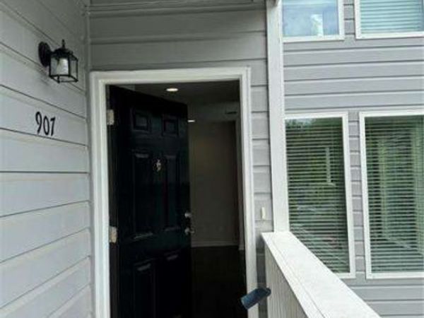 907 NATCHEZ Trace, Atlanta, GA 30350
