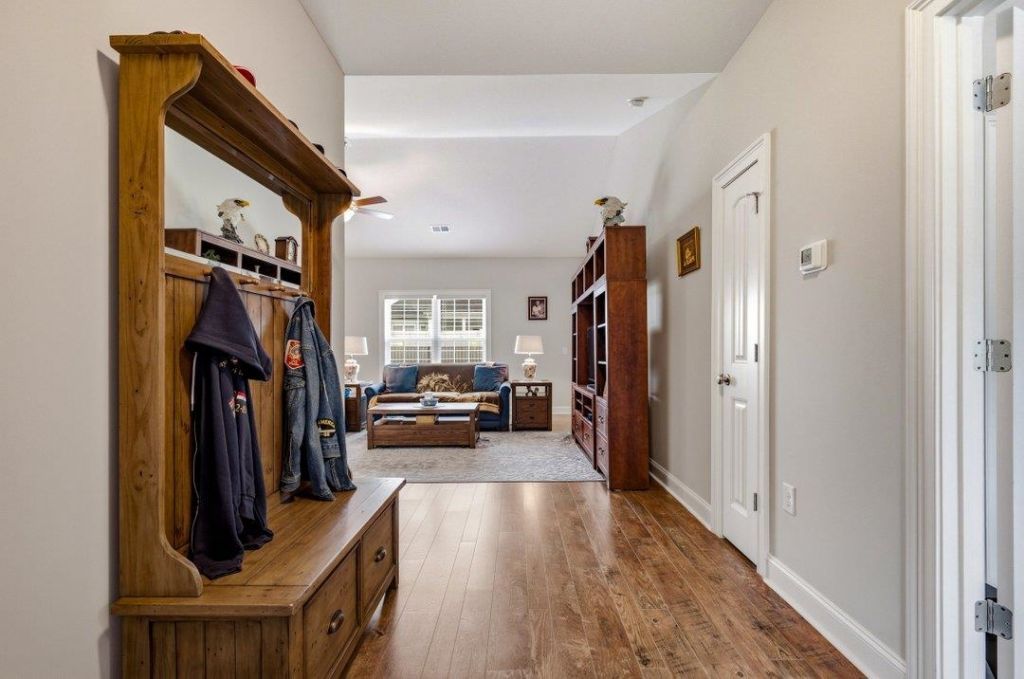 4017 Ridgewood Dr.  Photo 4