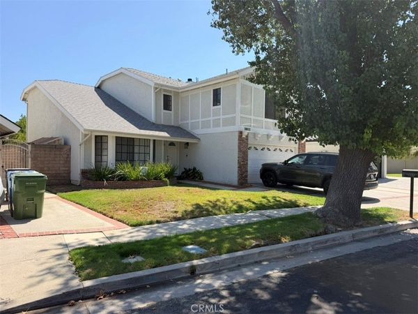 18012 Raymer, Northridge, CA 91325