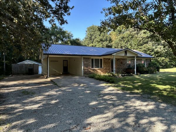 106 Shore Dr , Big Sandy, TN 38221